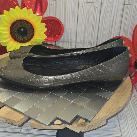Gucci Metallic Gray Peep-Toe Flats - Picture 5 of 11
